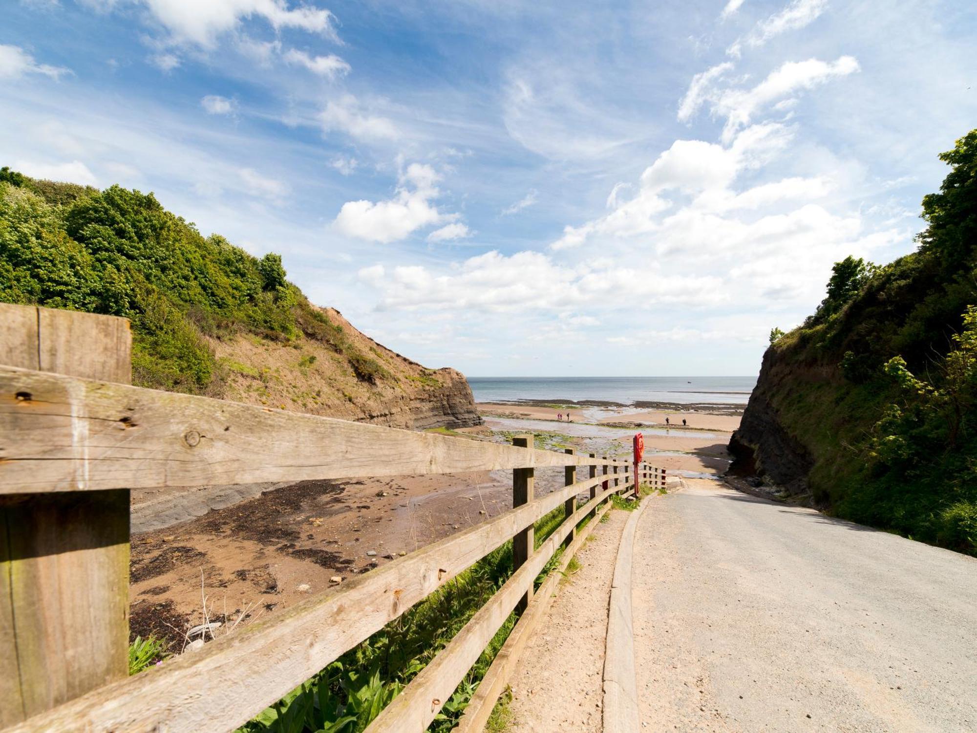 Yha Boggle Hole Hostel Fylingthorpe Bagian luar foto